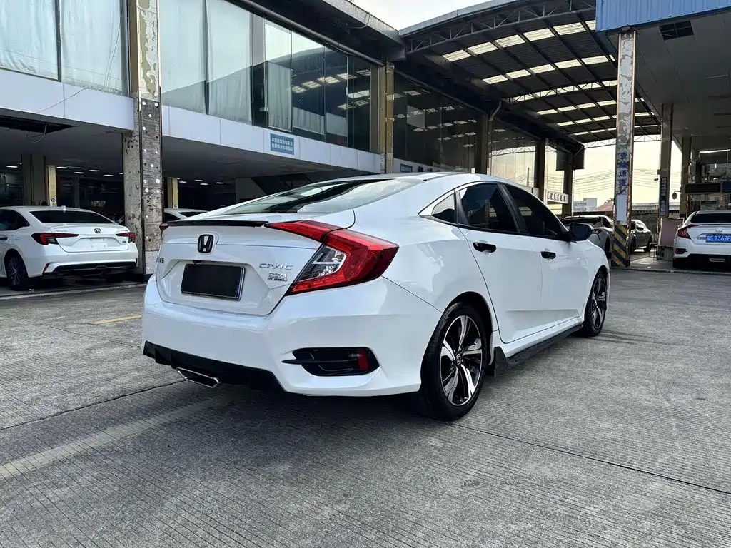 Honda Civic — фото 7