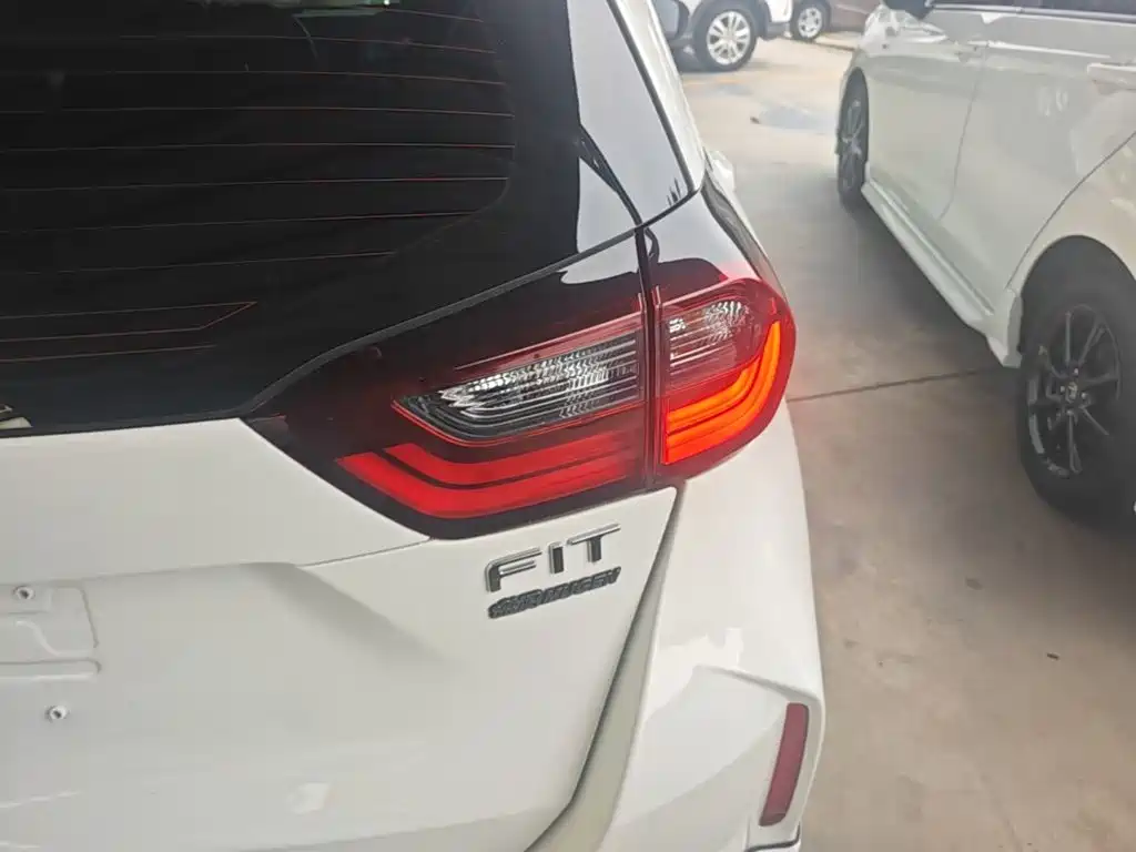 Honda Fit — фото 8
