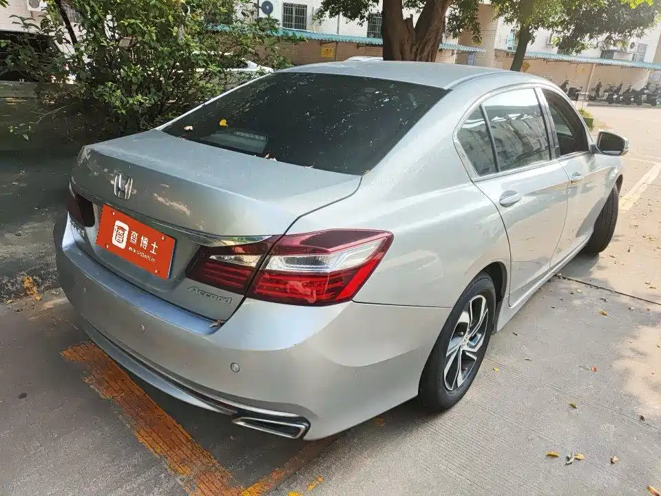 Honda Accord — фото 3