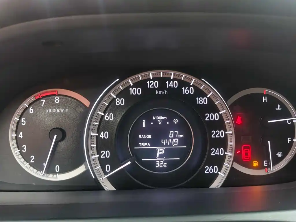 Honda Accord — фото 9