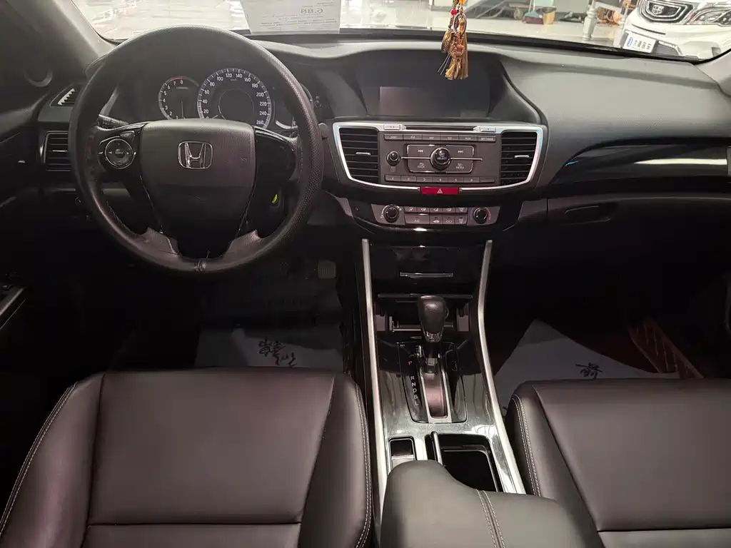 Honda Accord — фото 10