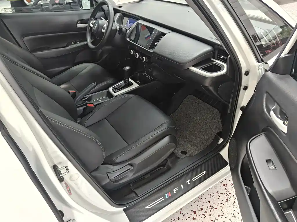 Honda Fit — фото 13