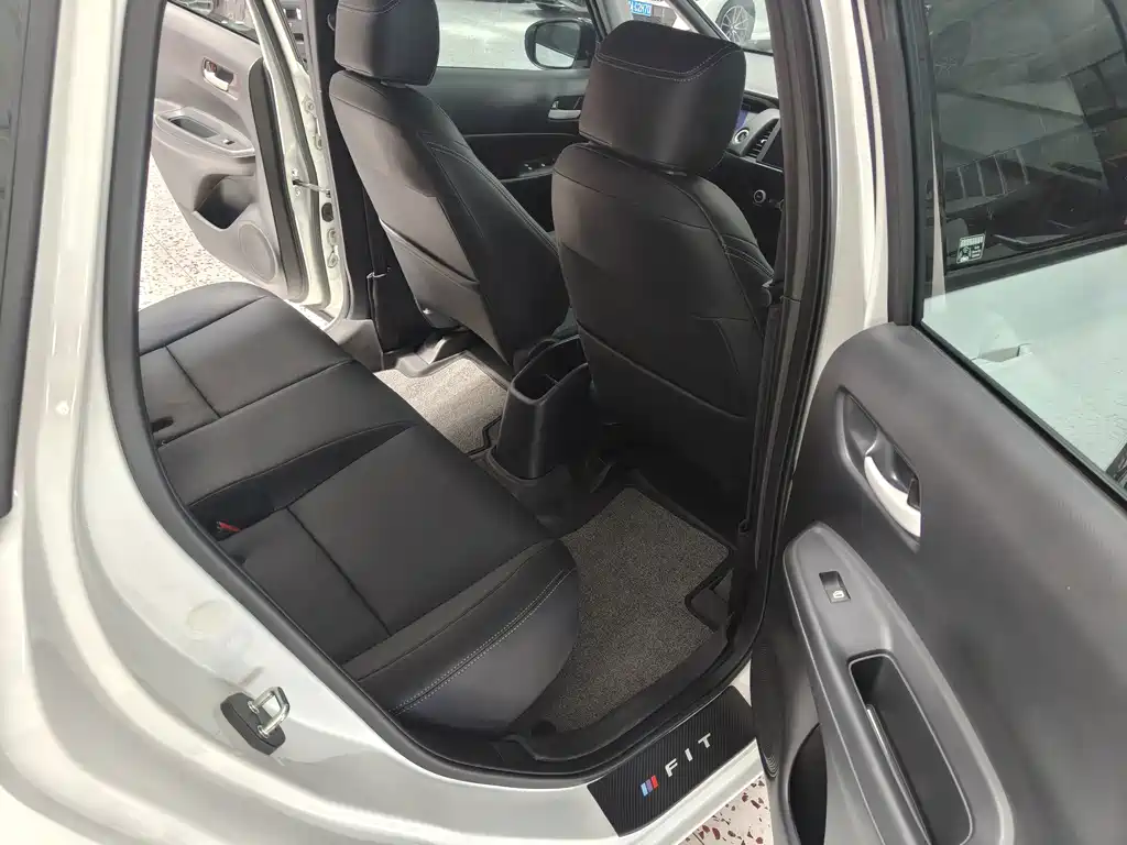 Honda Fit — фото 14