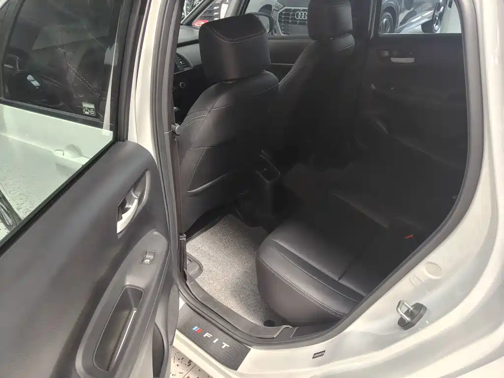 Honda Fit — фото 9
