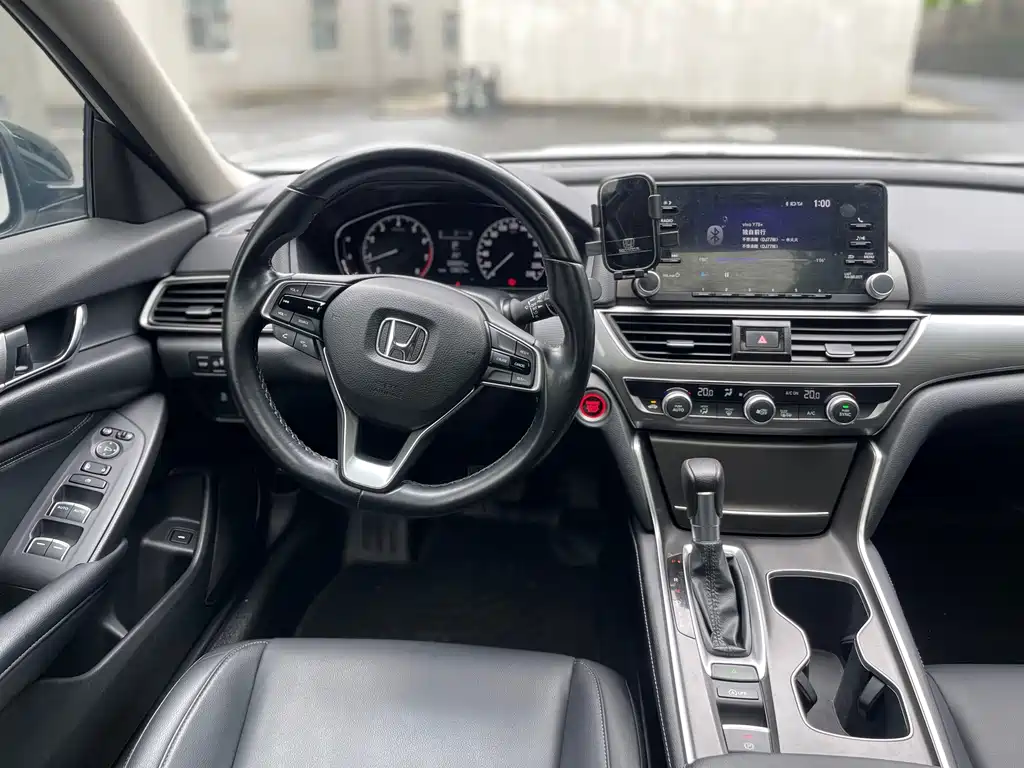 Honda Accord — фото 11