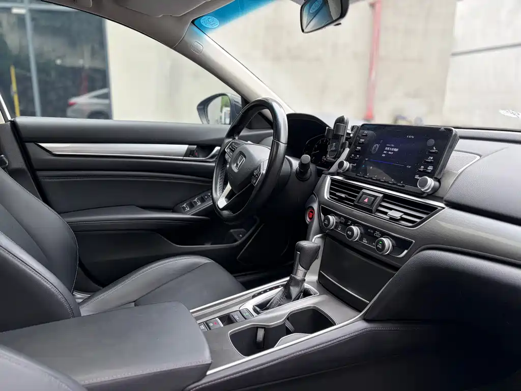 Honda Accord — фото 15