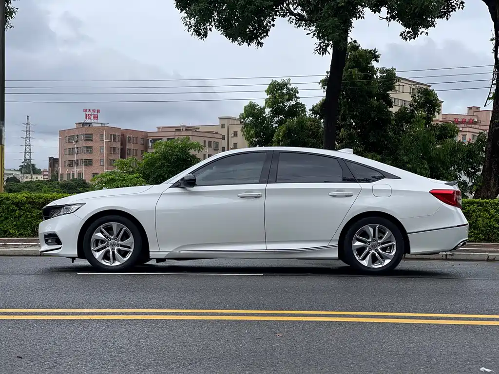 Honda Accord — фото 4