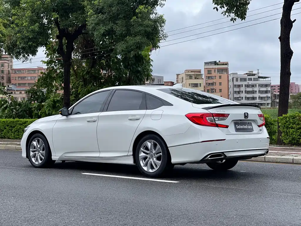 Honda Accord — фото 7