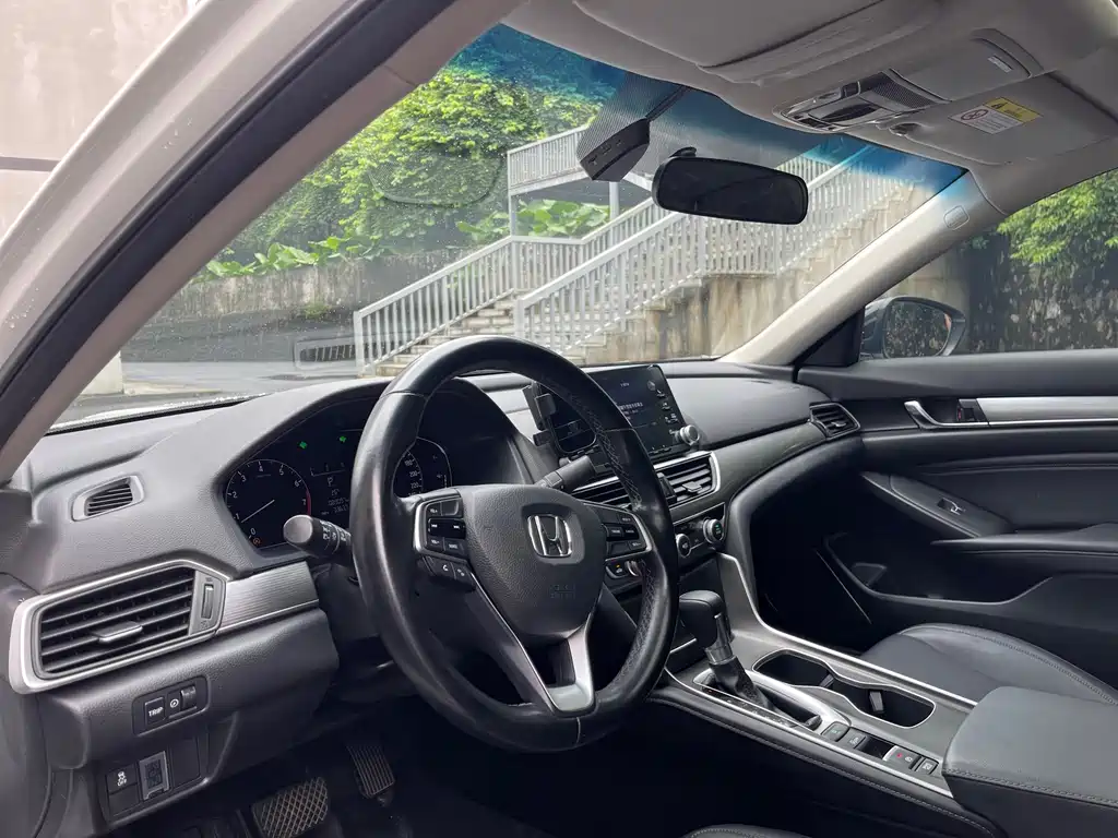 Honda Accord — фото 9