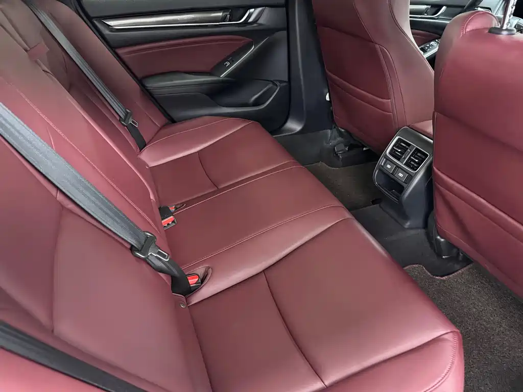 Honda Accord — фото 17