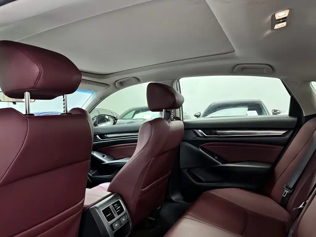 Honda Accord — фото 9