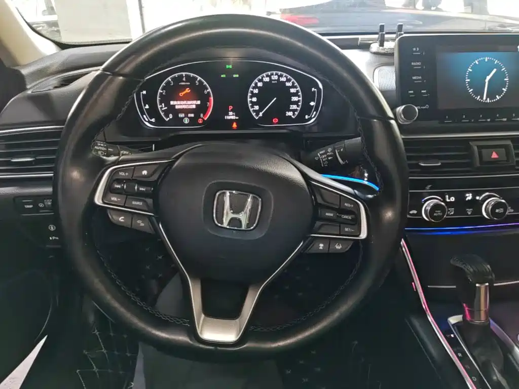 Honda Accord — фото 11