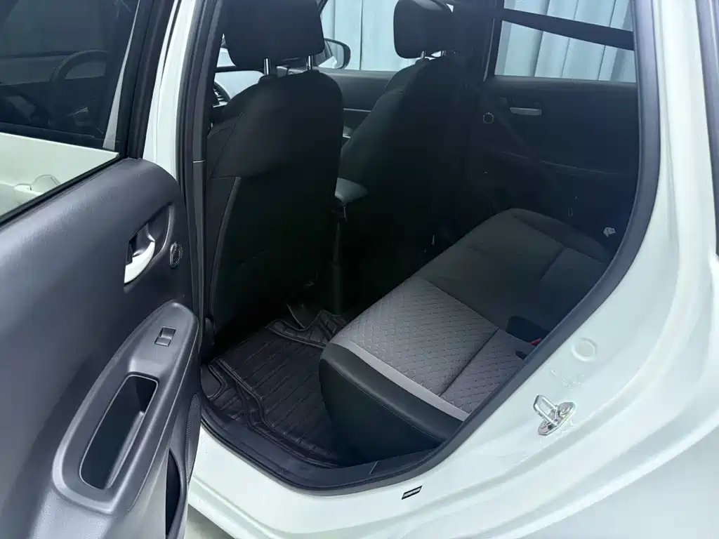 Honda Fit — фото 8