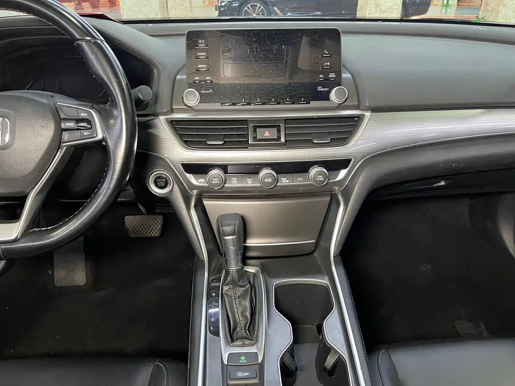 Honda Accord — фото 11
