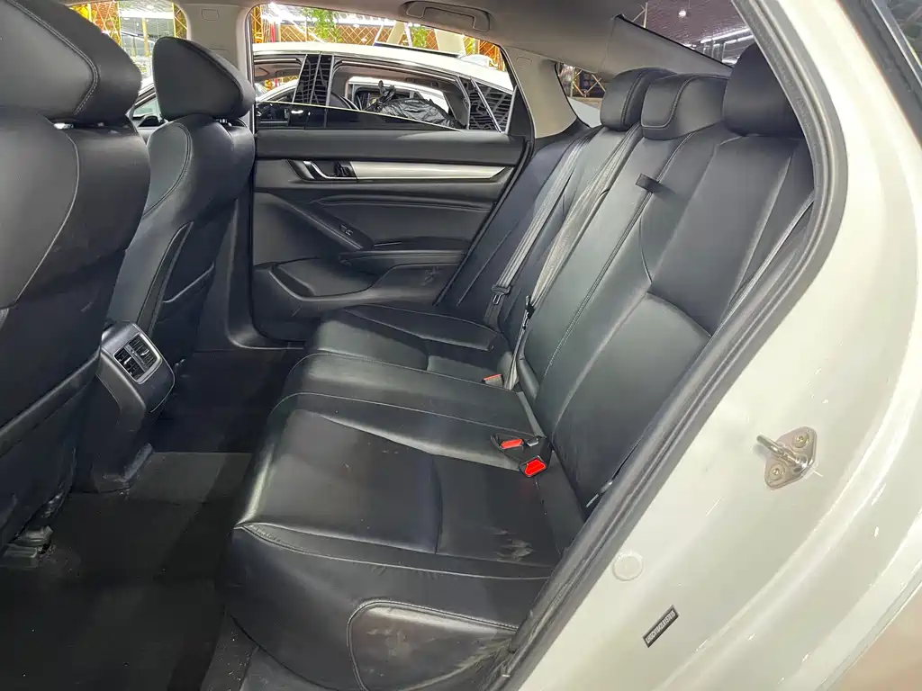 Honda Accord — фото 9