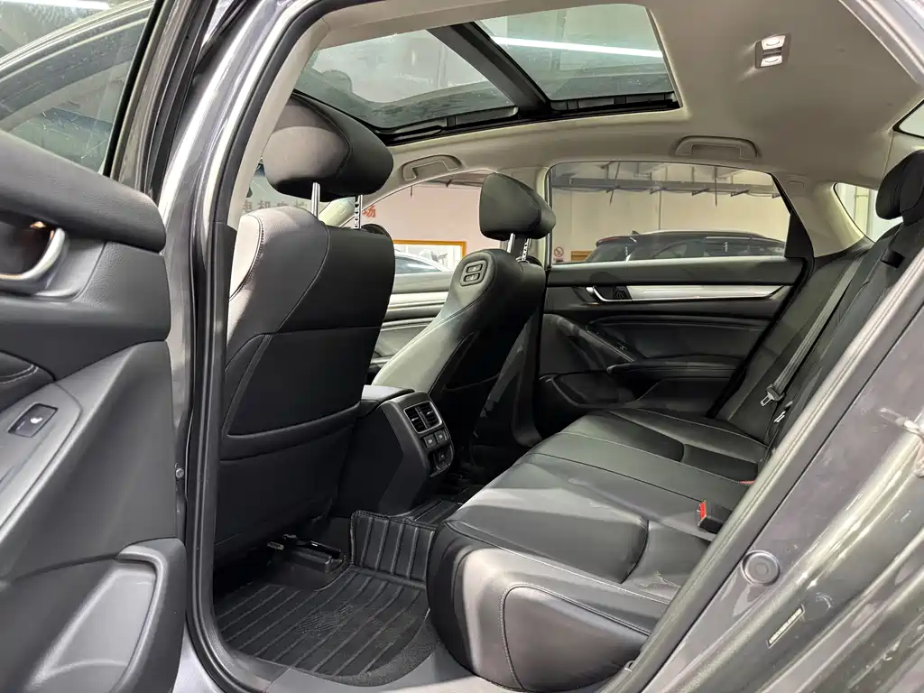 Honda Accord — фото 15