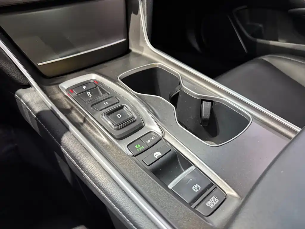 Honda Accord — фото 8