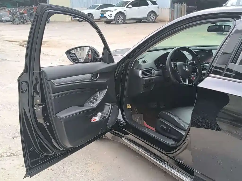 Honda Accord — фото 8