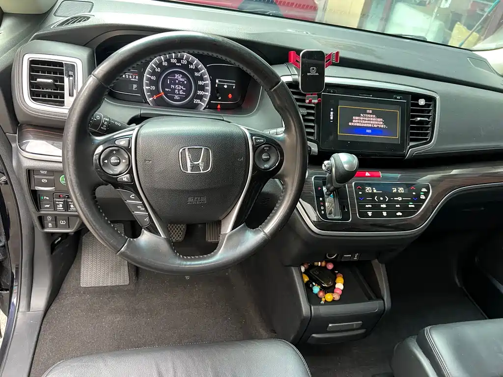 Honda Odyssey — фото 12