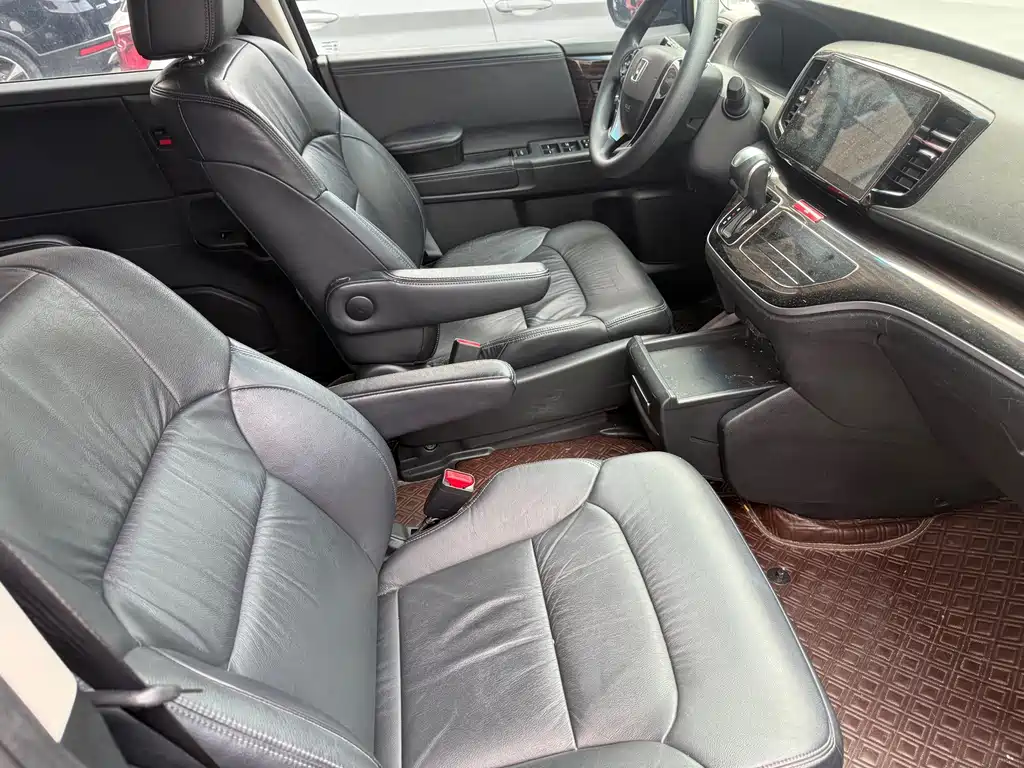Honda Odyssey — фото 18