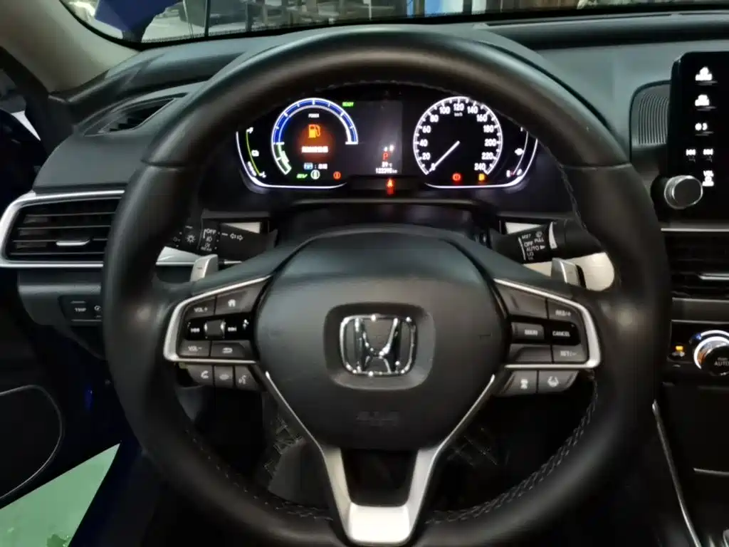 Honda Accord — фото 11