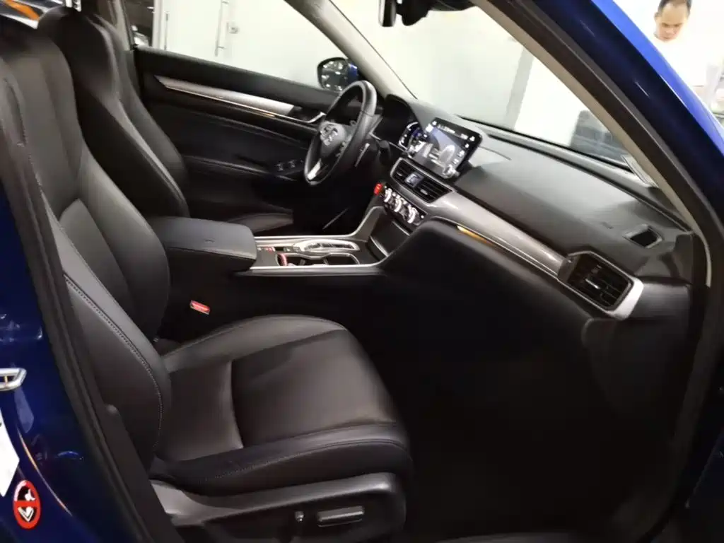 Honda Accord — фото 25