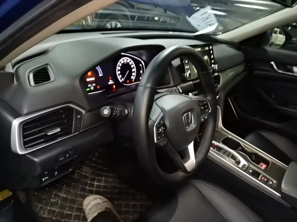 Honda Accord — фото 10