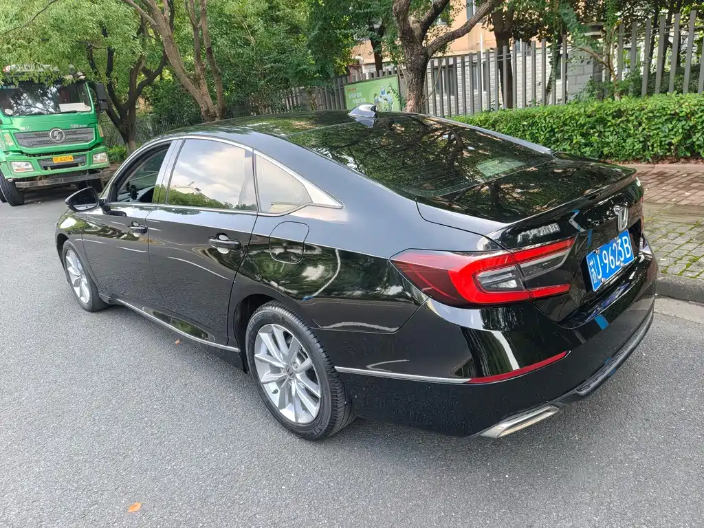 Honda Accord — фото 8