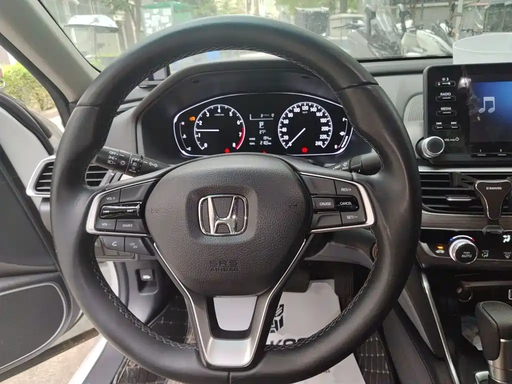 Honda Accord — фото 3