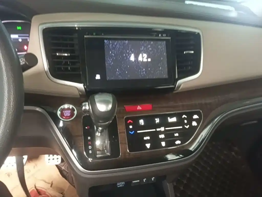 Honda Odyssey — фото 13