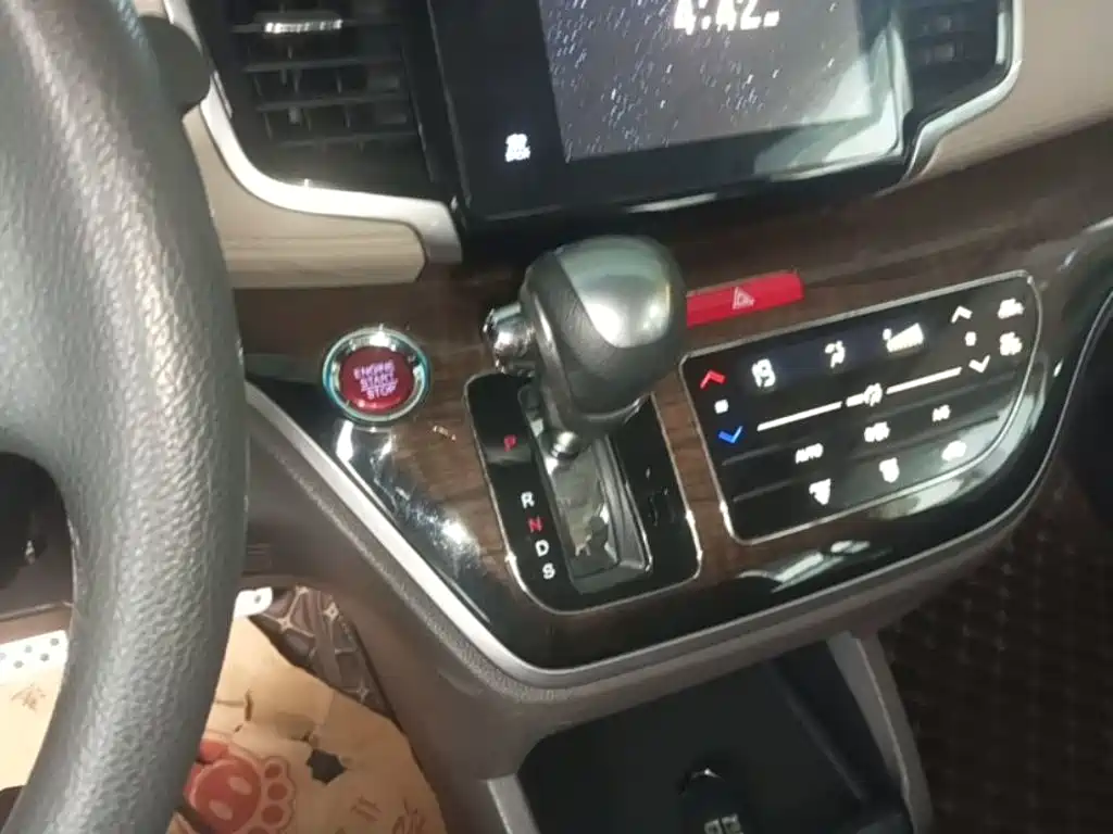Honda Odyssey — фото 14