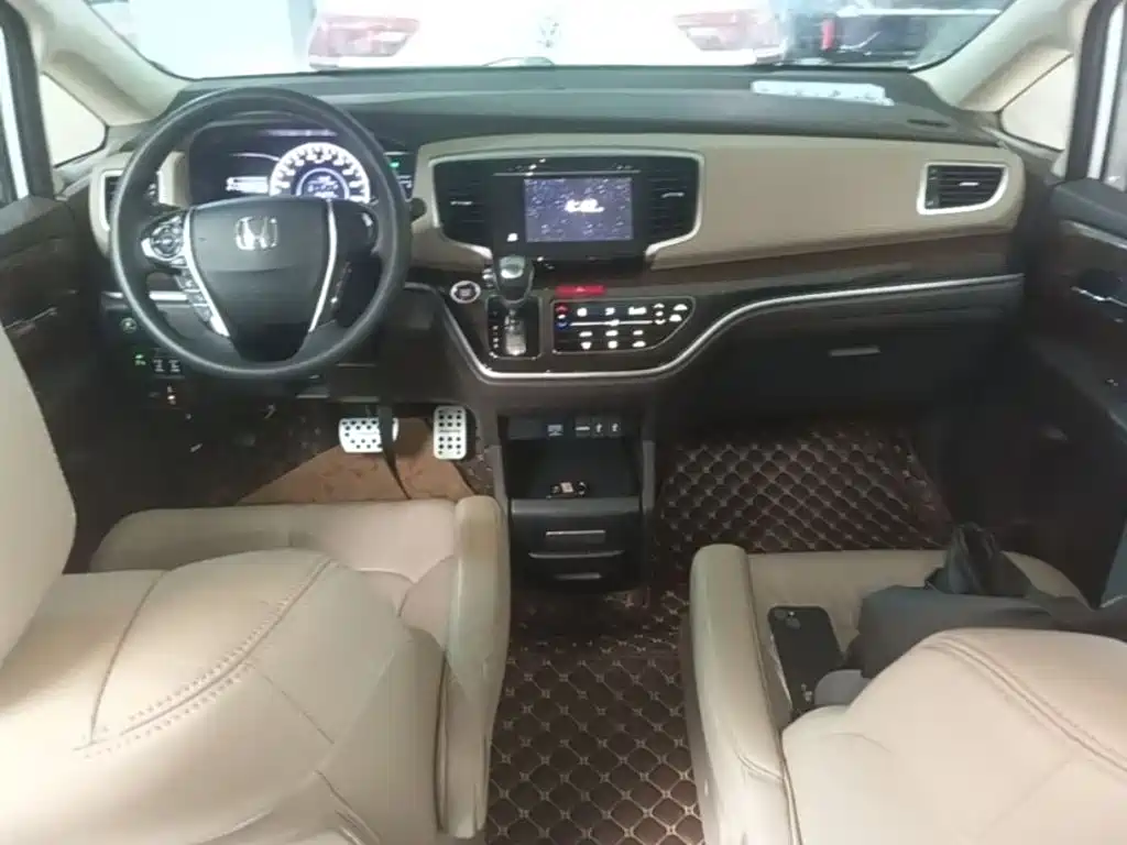 Honda Odyssey — фото 10