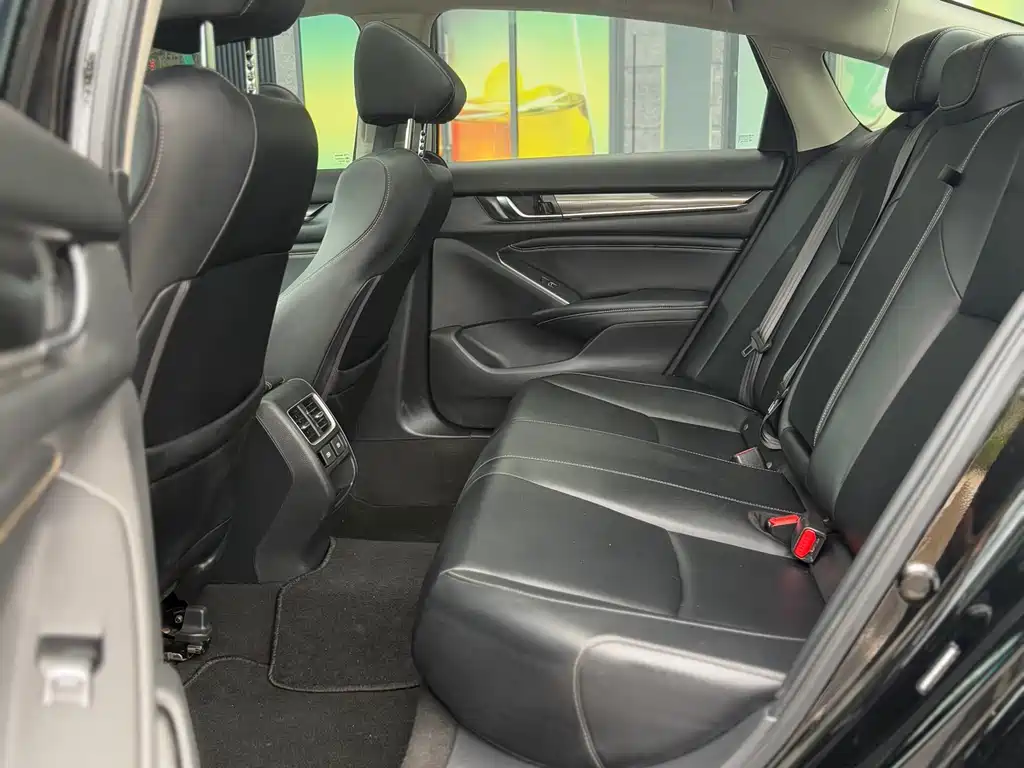 Honda Accord — фото 10