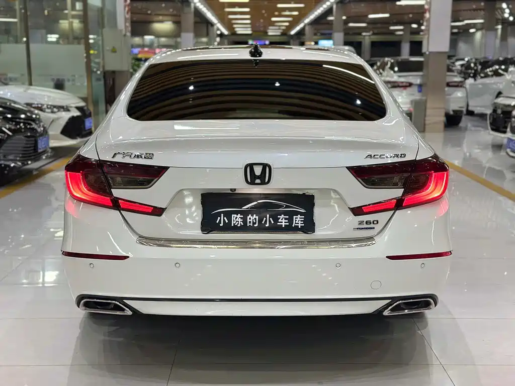Honda Accord — фото 9