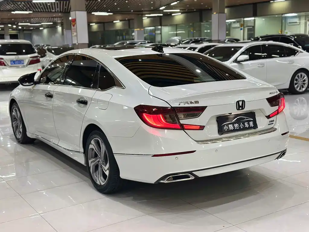 Honda Accord — фото 10