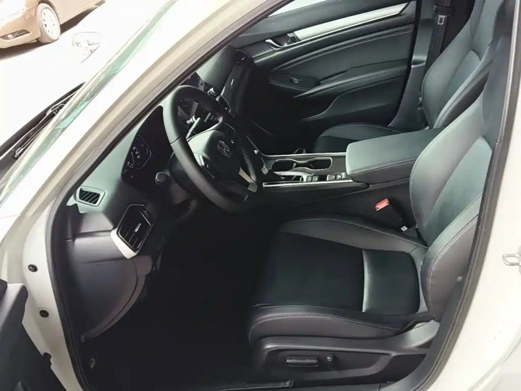 Honda Accord — фото 15