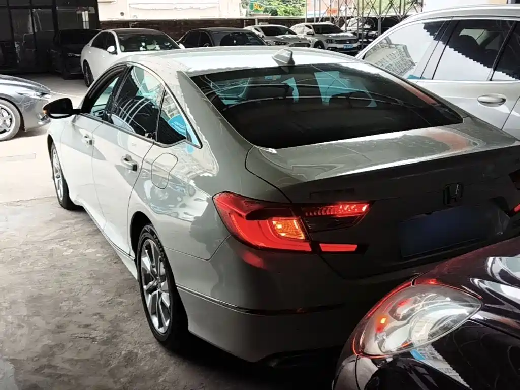 Honda Accord — фото 5