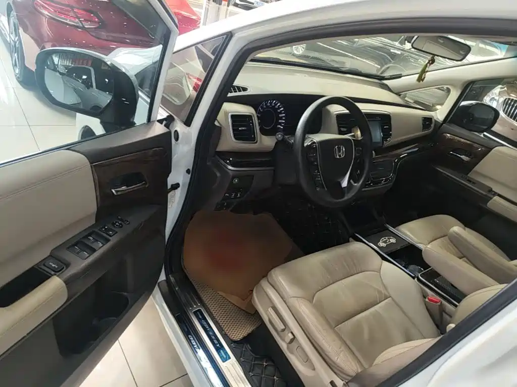 Honda Odyssey — фото 16