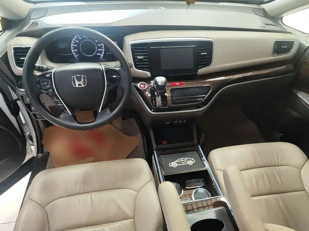 Honda Odyssey — фото 10