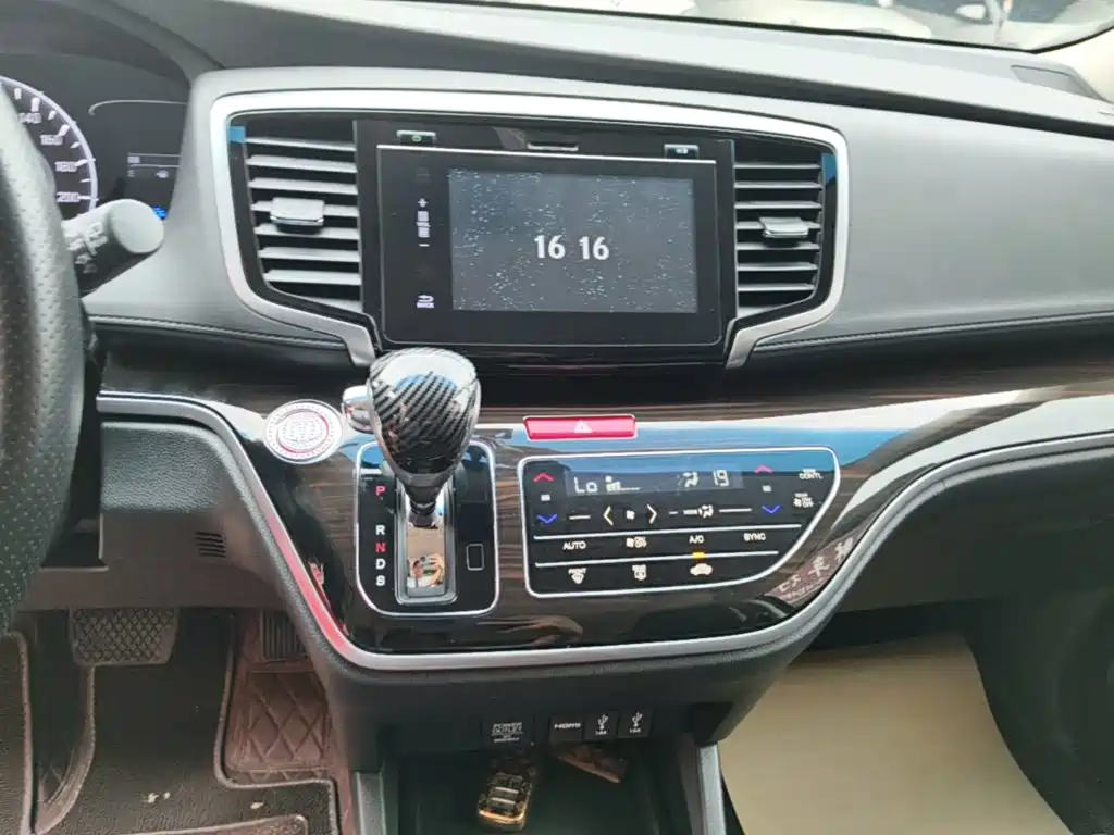 Honda Odyssey — фото 13