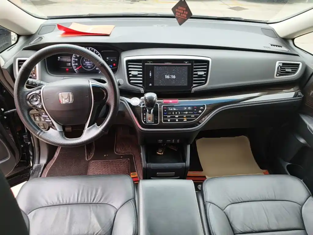 Honda Odyssey — фото 10