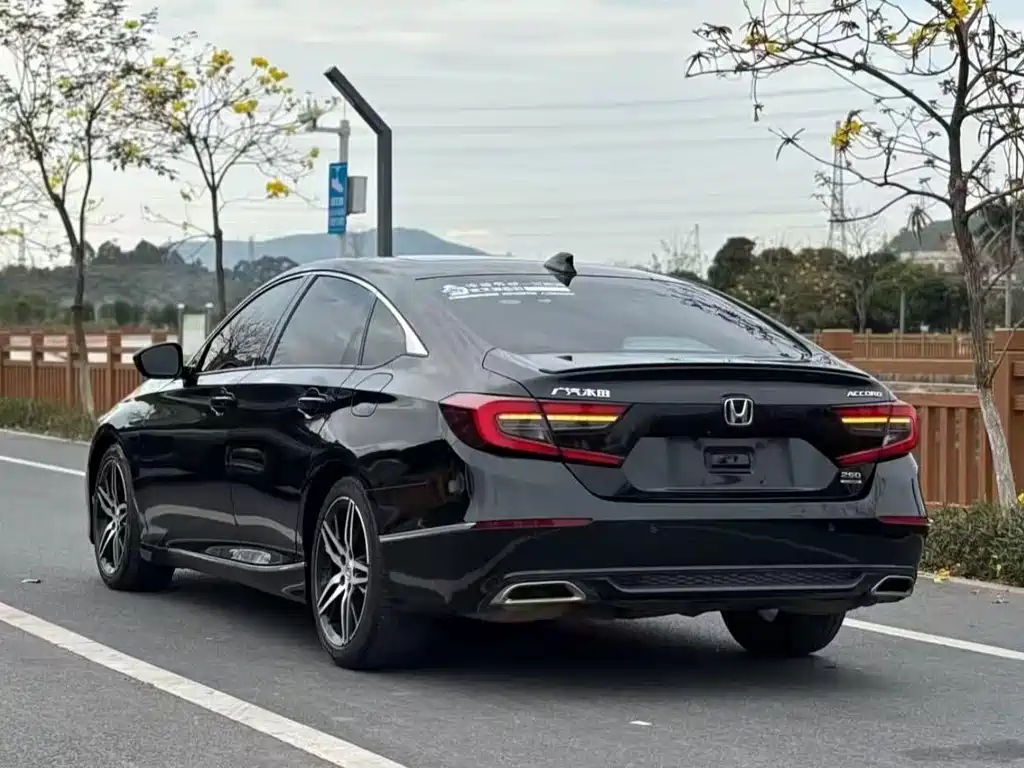 Honda Accord — фото 8