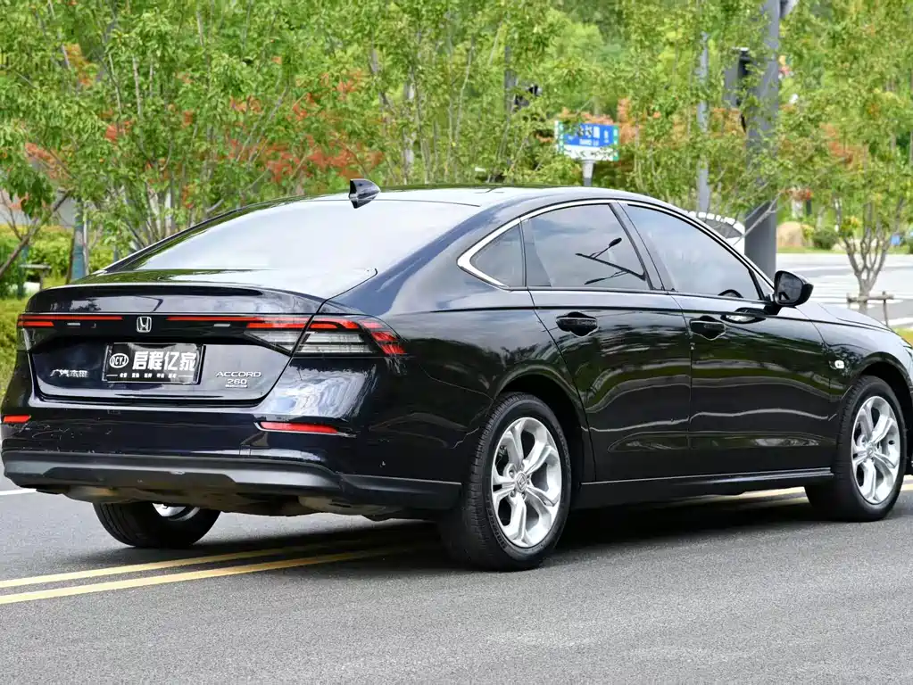 Honda Accord — фото 15