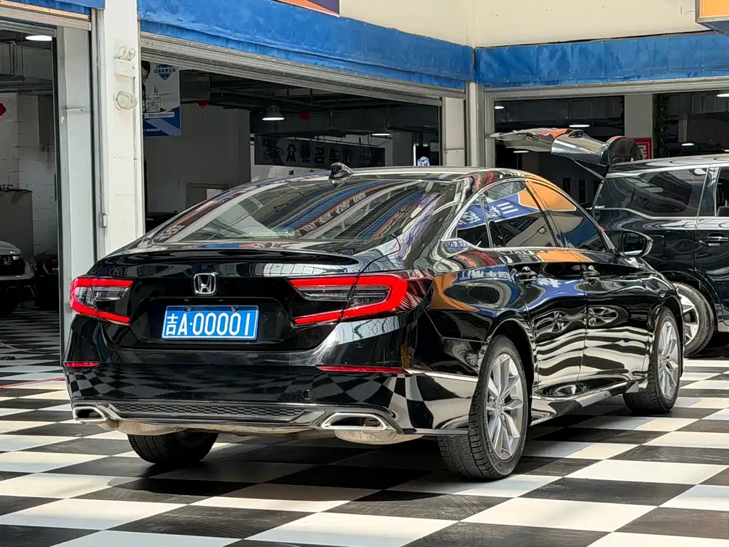 Honda Accord — фото 9