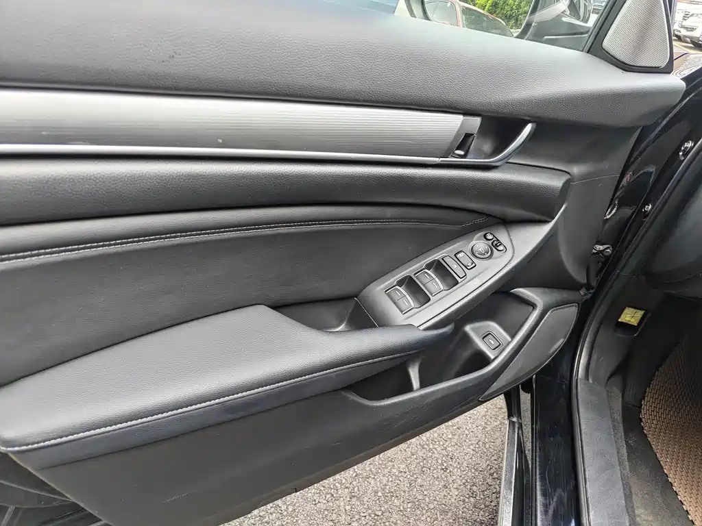 Honda Accord — фото 11