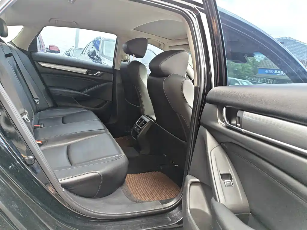 Honda Accord — фото 15