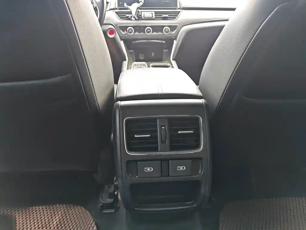 Honda Accord — фото 16
