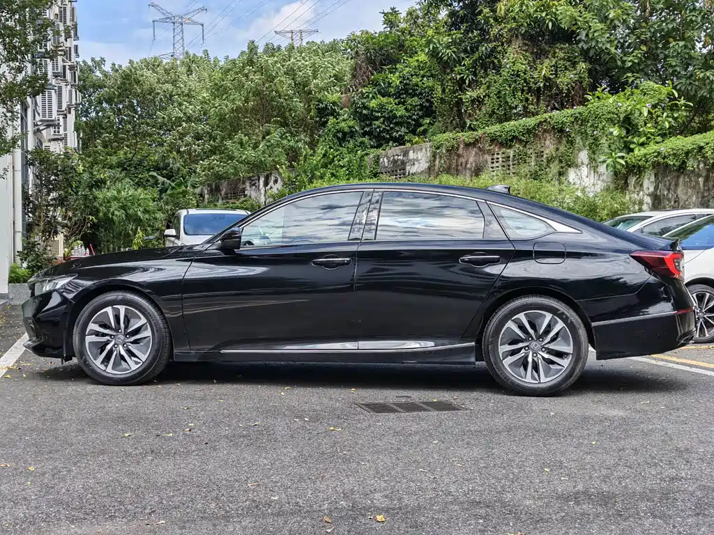 Honda Accord — фото 8