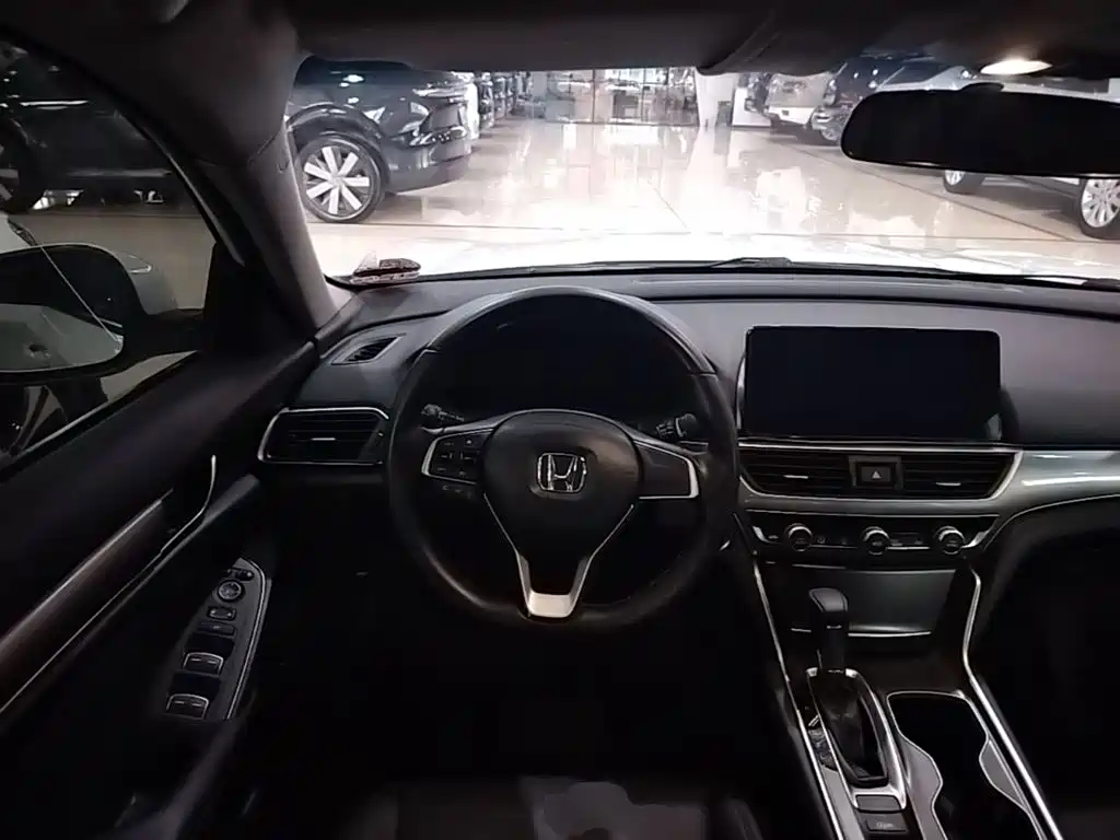 Honda Accord — фото 11