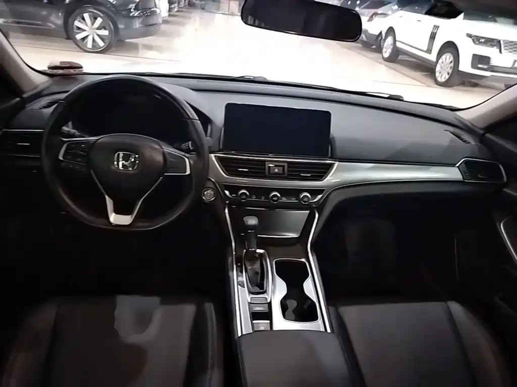 Honda Accord — фото 10